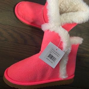 Girls hot pink boots with fur lining